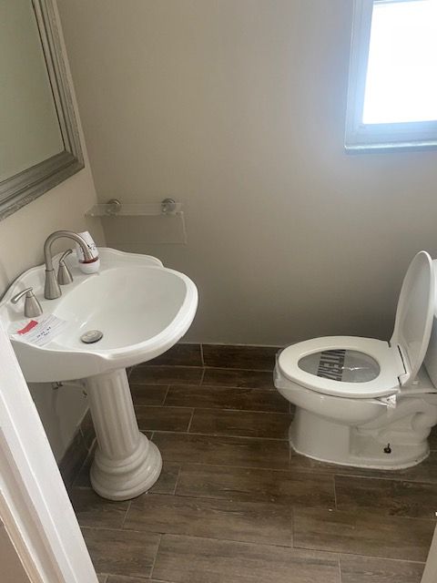 bathroom featuring toilet