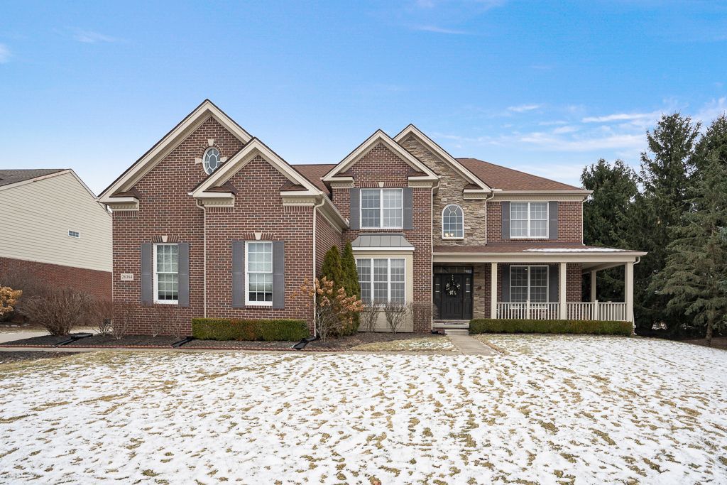 view of front of home featuring a porch