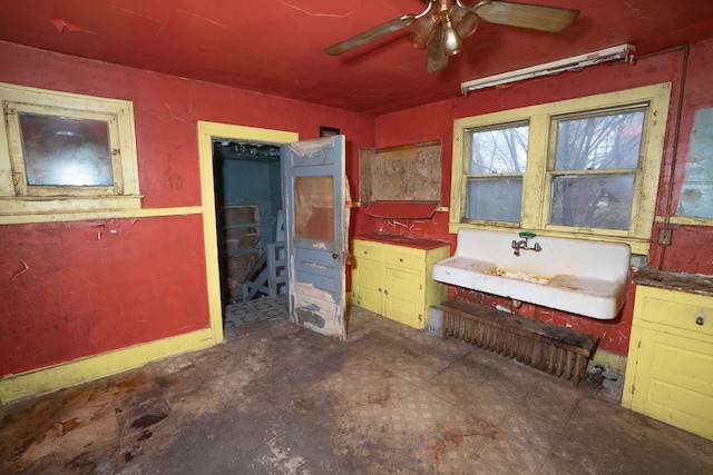 bathroom featuring ceiling fan