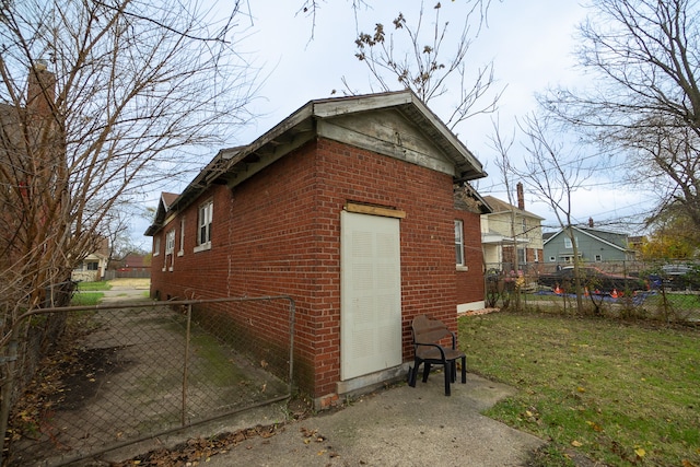 view of side of property featuring a yard