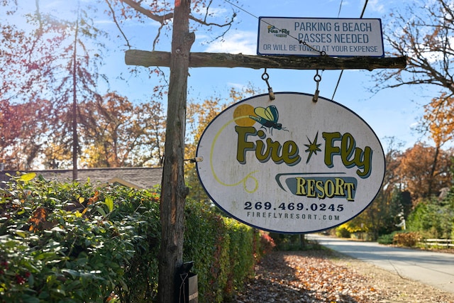 view of community / neighborhood sign