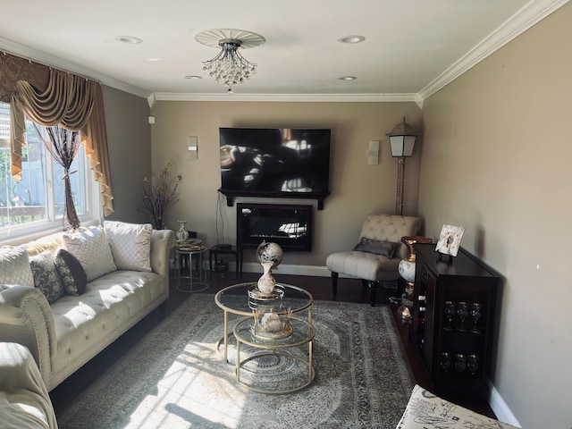 living room with ornamental molding and a notable chandelier