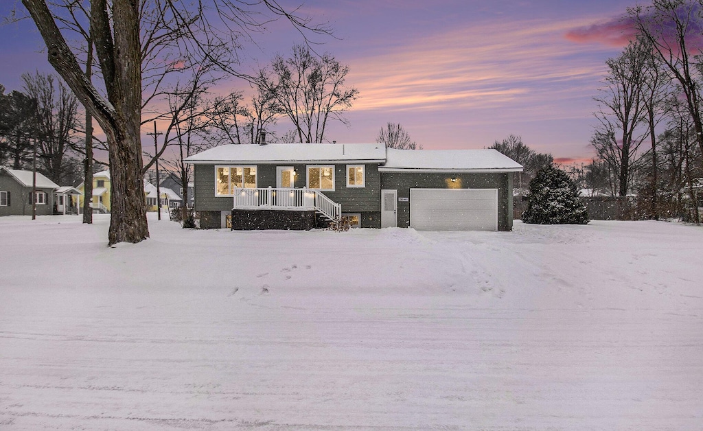 view of front of home featuring a garage