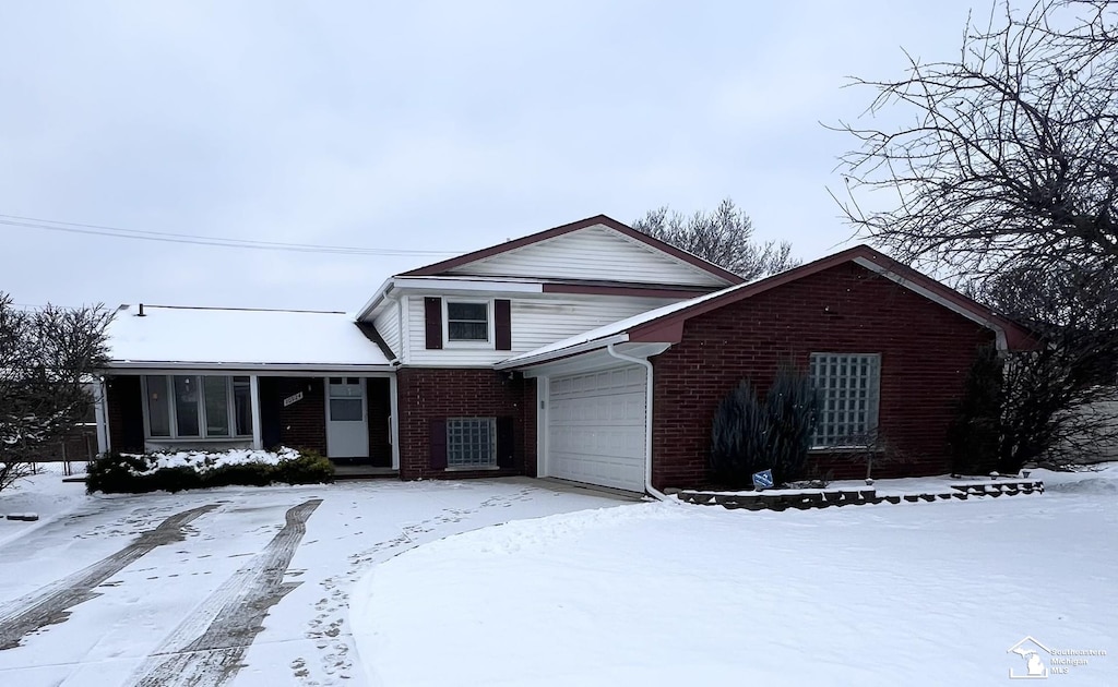 view of front of property featuring a garage