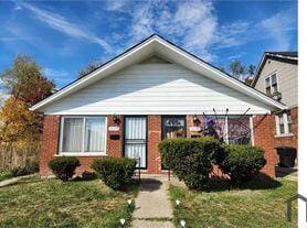 bungalow-style home featuring a front yard