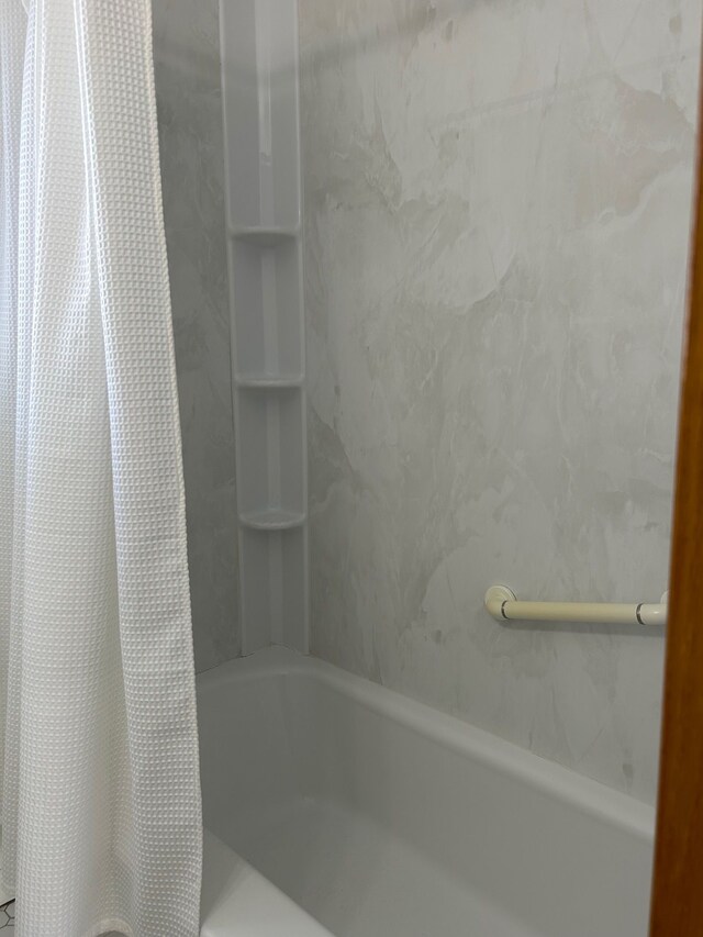 bathroom with shower / tub combo