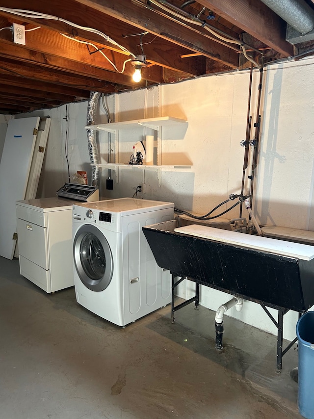 laundry room with washing machine and clothes dryer