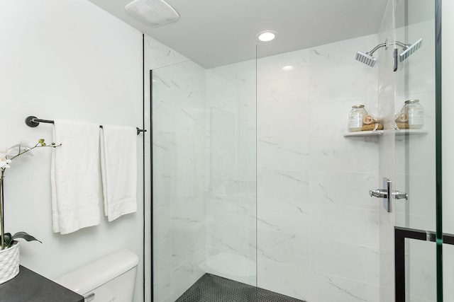 bathroom with toilet and tiled shower