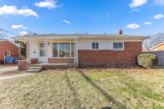 view of front of house featuring a front yard