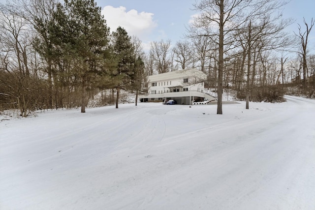 view of yard layered in snow