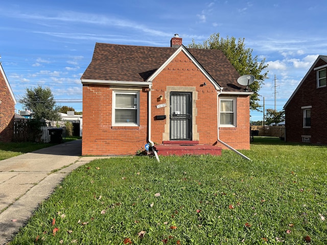 view of front facade featuring a front yard