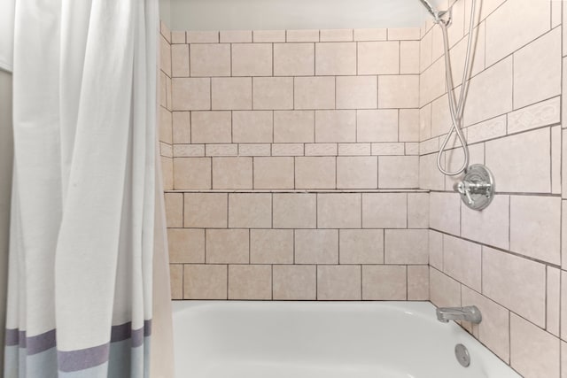 bathroom featuring shower / bath combo