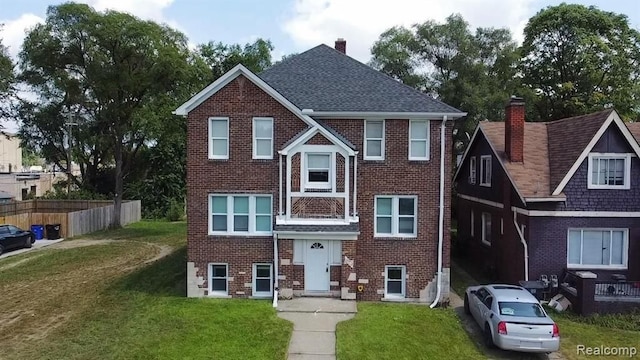 view of front of house featuring a front yard