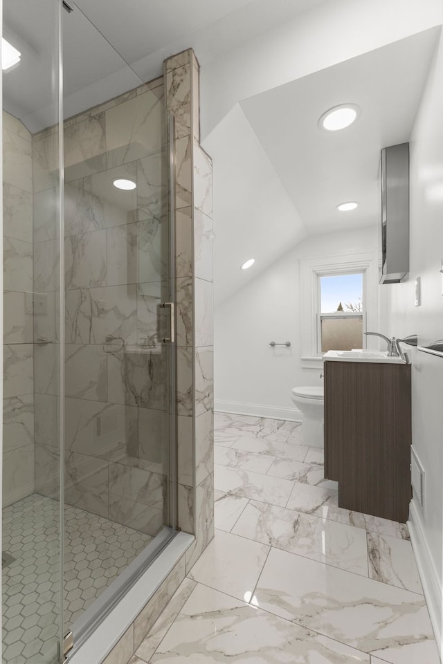 bathroom featuring a shower with door, lofted ceiling, vanity, and toilet