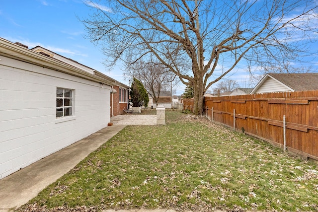 view of yard featuring a patio