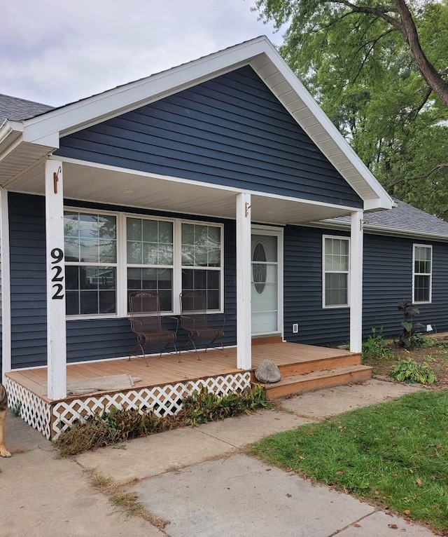 view of front facade with covered porch