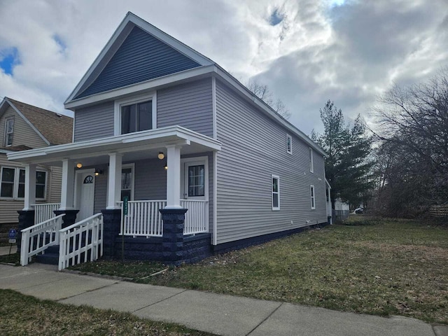 view of front facade with a front yard and a porch