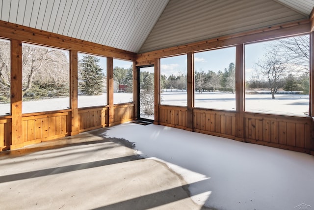 unfurnished sunroom with a healthy amount of sunlight and vaulted ceiling