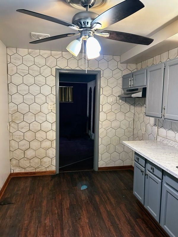 kitchen with gray cabinets, dark hardwood / wood-style floors, and ceiling fan