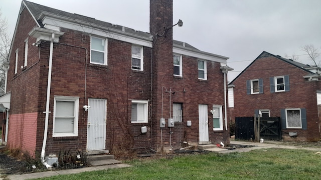 view of front facade featuring a front yard