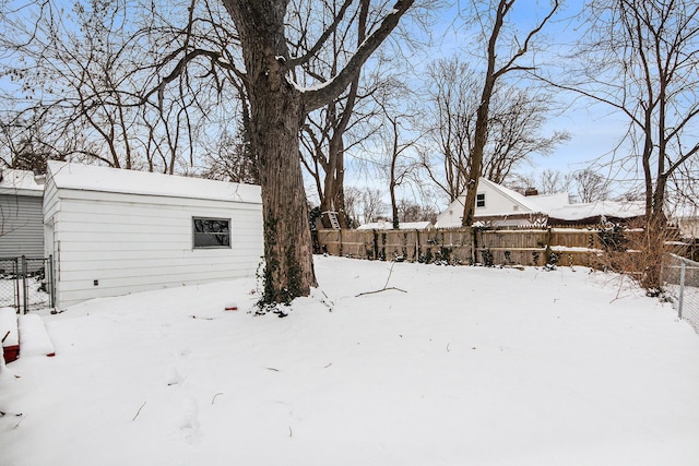 view of yard layered in snow