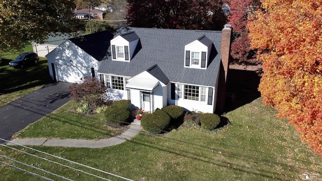 view of front facade with a front yard