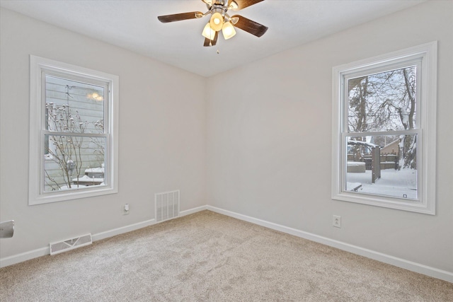 carpeted empty room featuring ceiling fan