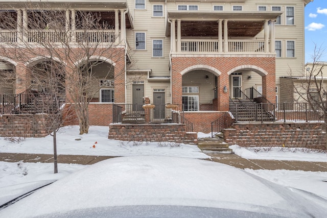 view of front of house featuring a balcony