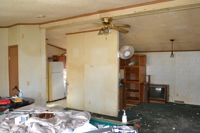 miscellaneous room featuring ceiling fan and a textured ceiling