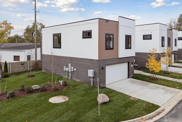 view of front of home featuring central AC unit, a front lawn, and a garage