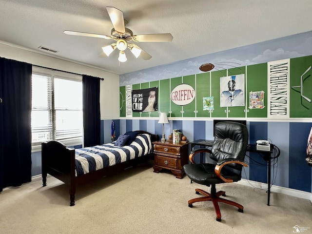 bedroom with ceiling fan, a textured ceiling, and carpet flooring