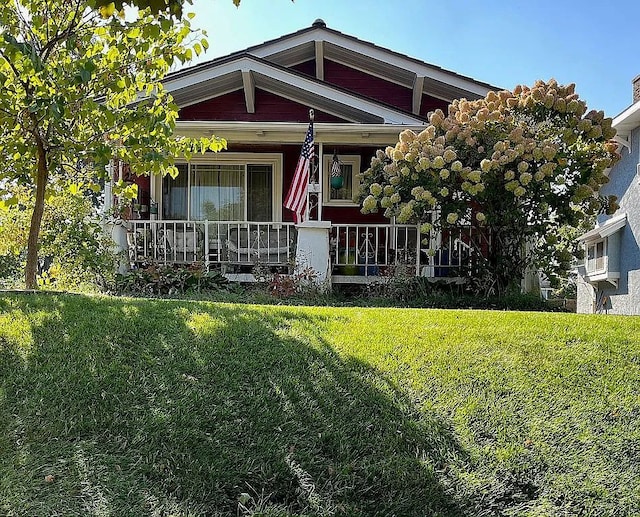 craftsman inspired home with a front yard and a porch