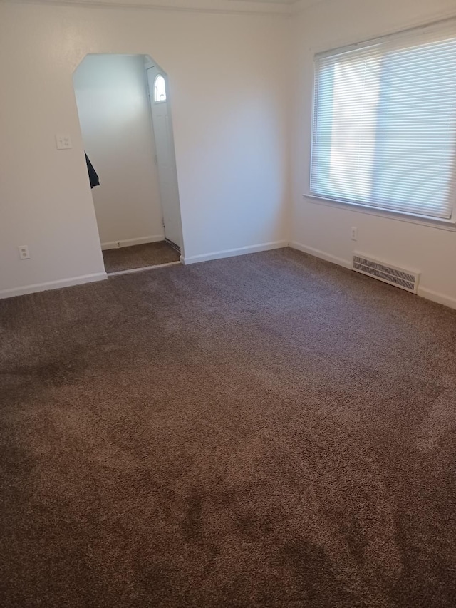 view of carpeted spare room