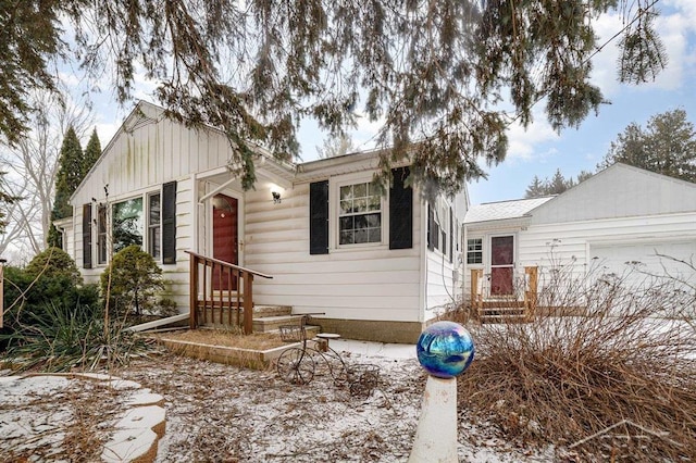 single story home featuring a garage