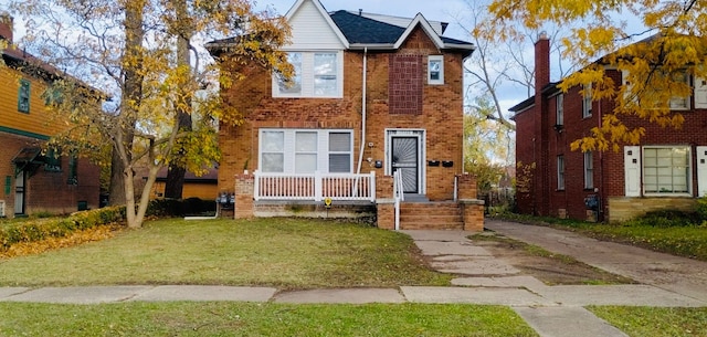 view of front facade featuring covered porch and a front lawn