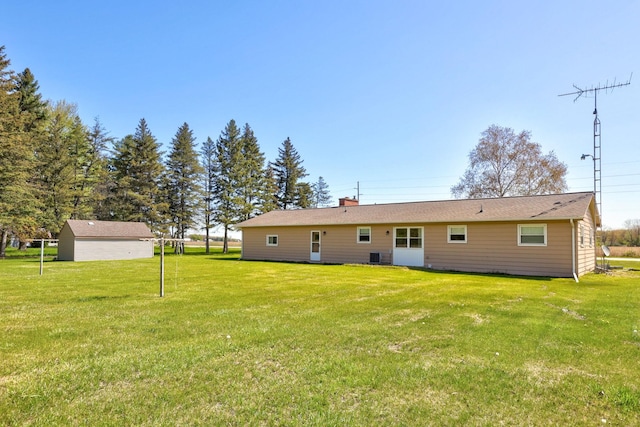 9800 Gera Rd, Birch Run, MI 48415 - rear view of house featuring a yard