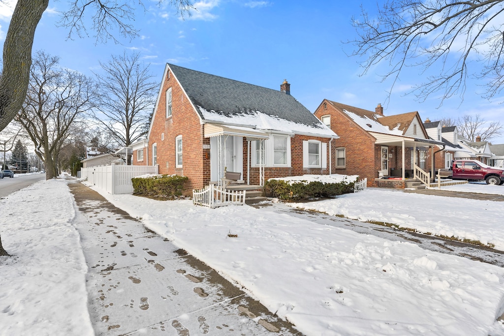 view of front of property