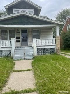 bungalow-style house with a porch and a front lawn