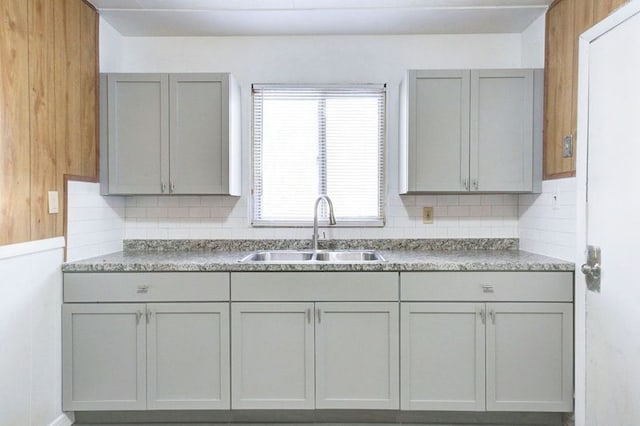 kitchen with sink, backsplash, and gray cabinets