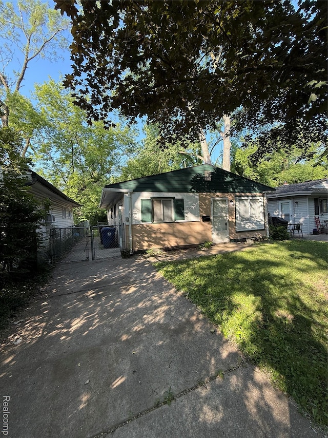 15907 Knight, Redford, MI 48239 - view of front of property with a gate and driveway