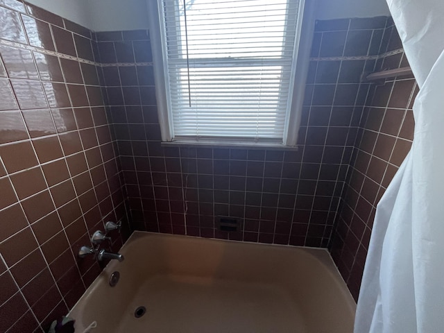 bathroom featuring shower / tub combo with curtain