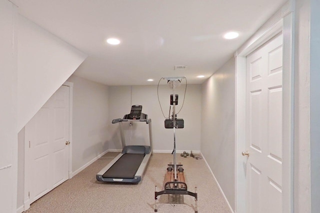workout area featuring carpet floors, recessed lighting, and baseboards