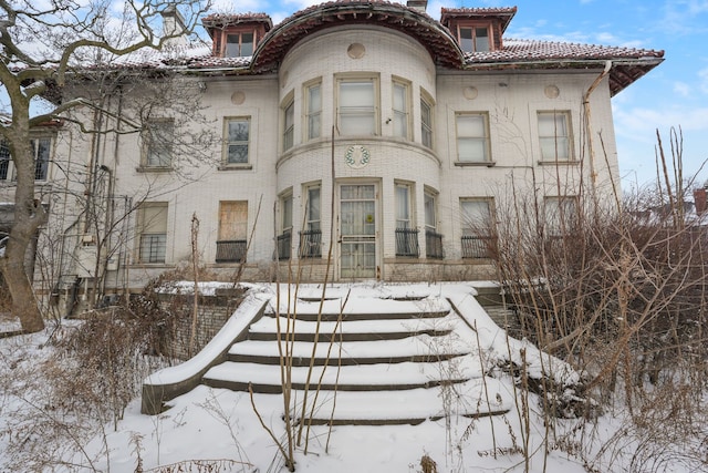 649 Van Dyke St, Detroit, MI 48214 - view of snow covered building