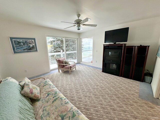 carpeted living room featuring ceiling fan