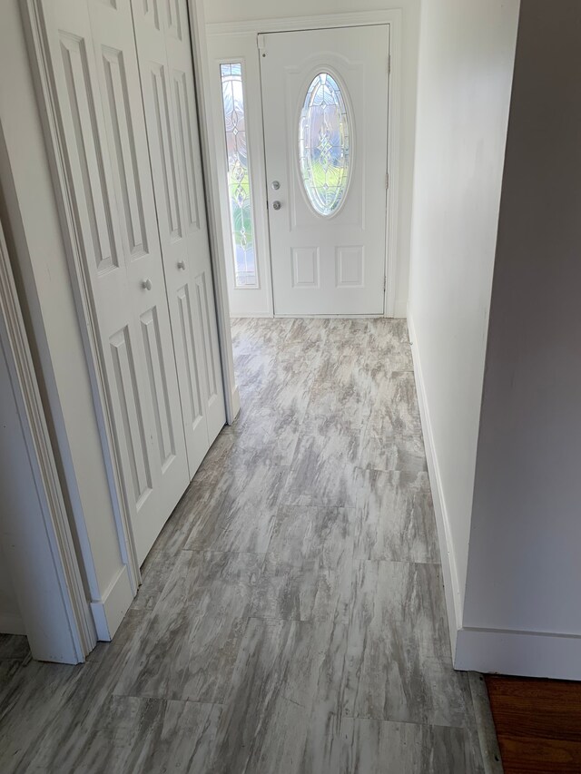 21918 Knudsen Dr, Grosse Ile, MI 48138 - entrance foyer with baseboards