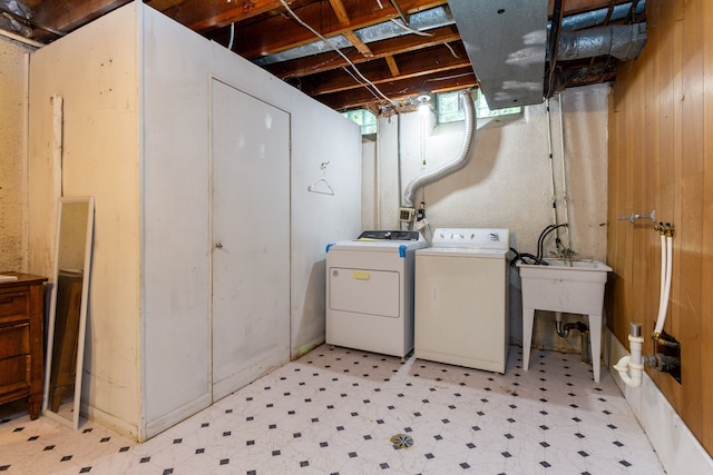 21918 Knudsen Dr, Grosse Ile, MI 48138 - laundry area featuring tile patterned floors and washer and dryer