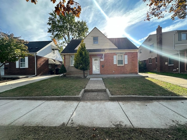 view of front of home with a front lawn