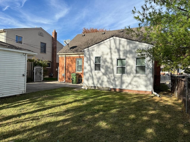 rear view of house featuring a lawn