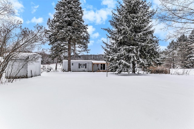 view of yard layered in snow