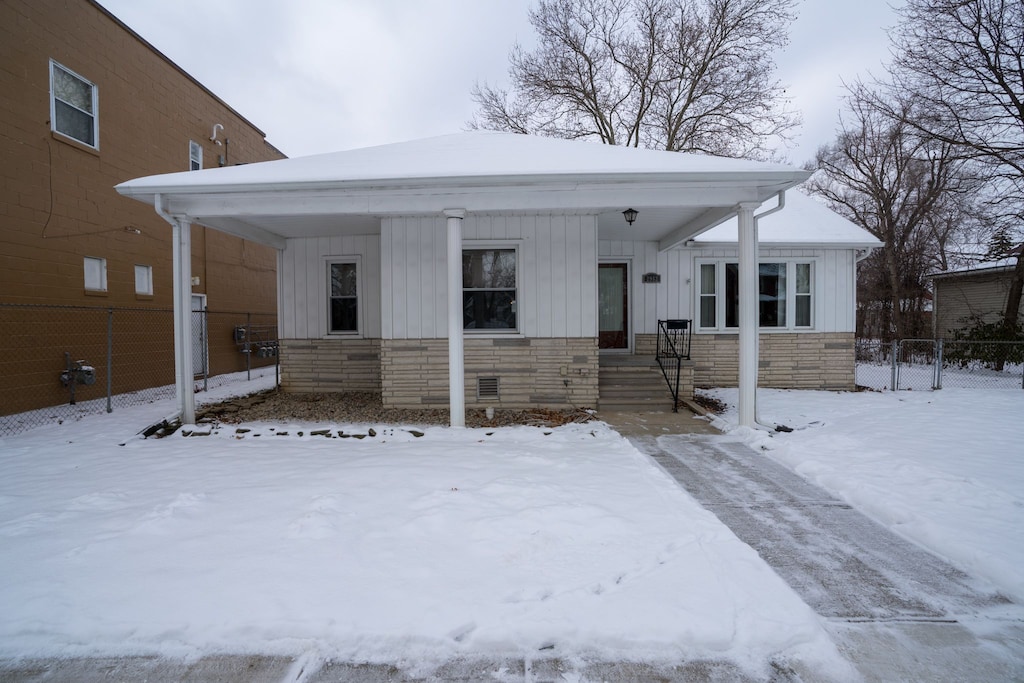 view of front of house